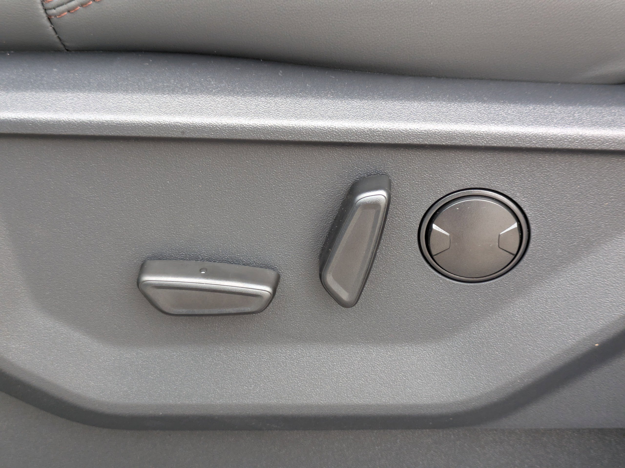 New 2025 Ford Expedition Active image 24
