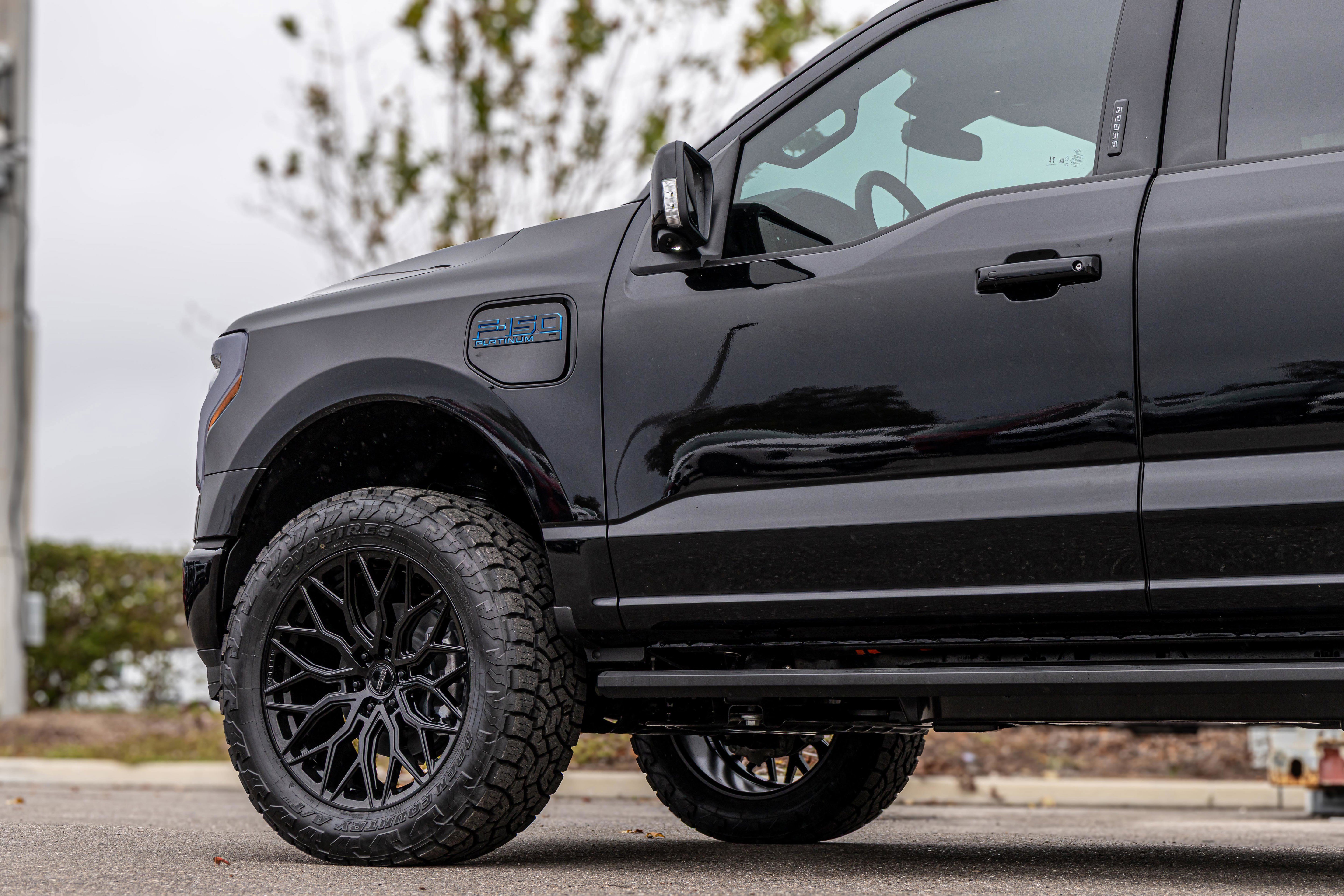 New 2025 Ford F150 Lightning Platinum image 21