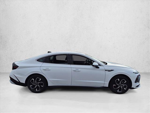 Used 2025 Hyundai Sonata SEL FWD image 4