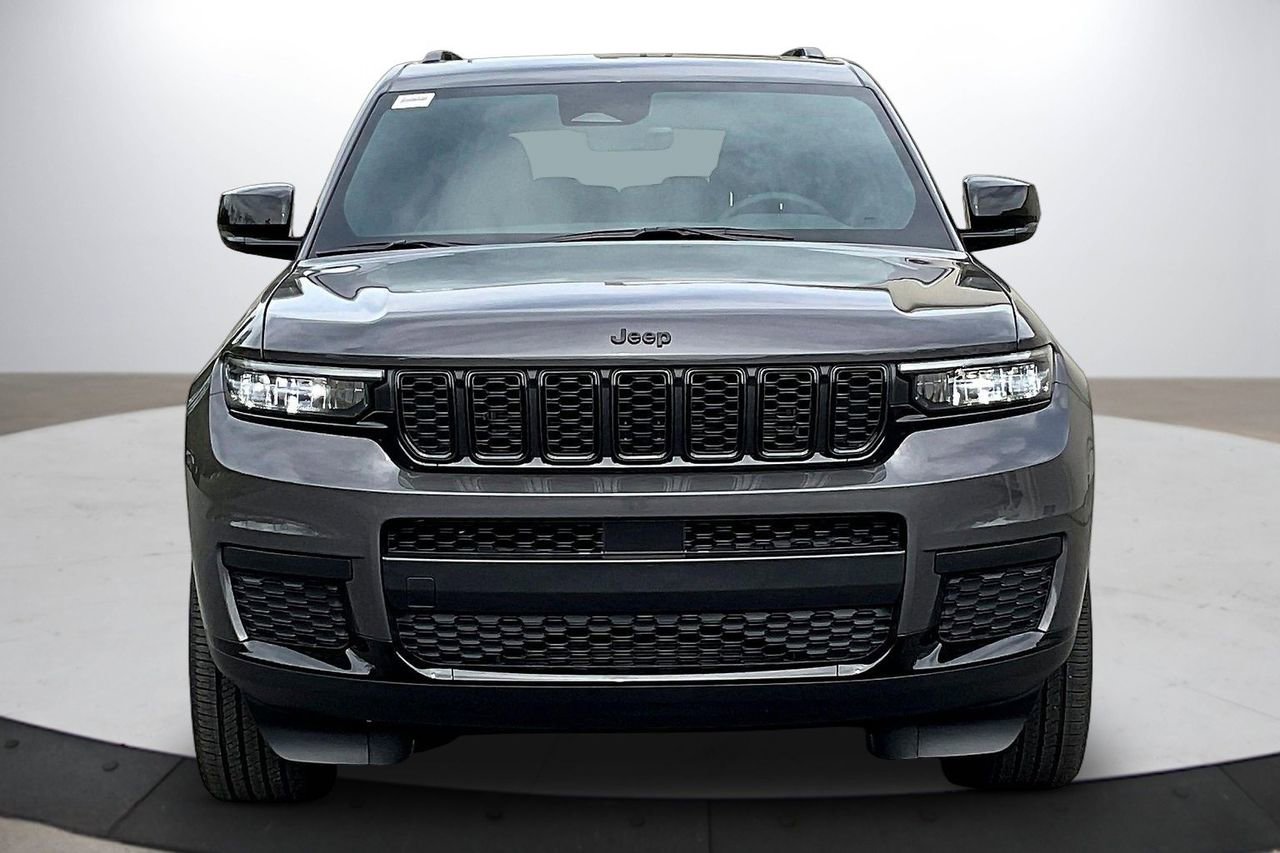 Certified 2025 Jeep Grand Cherokee L Altitude image 3
