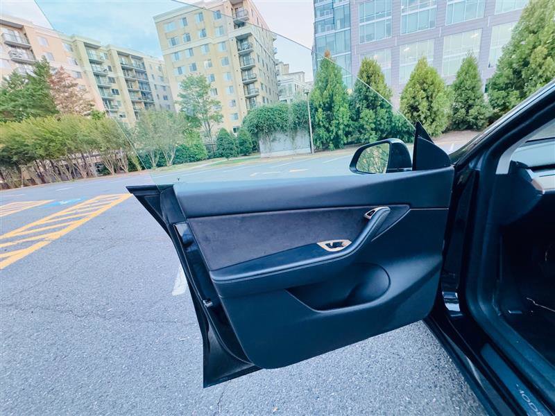 Used 2021 Tesla Model Y Long Range image 32