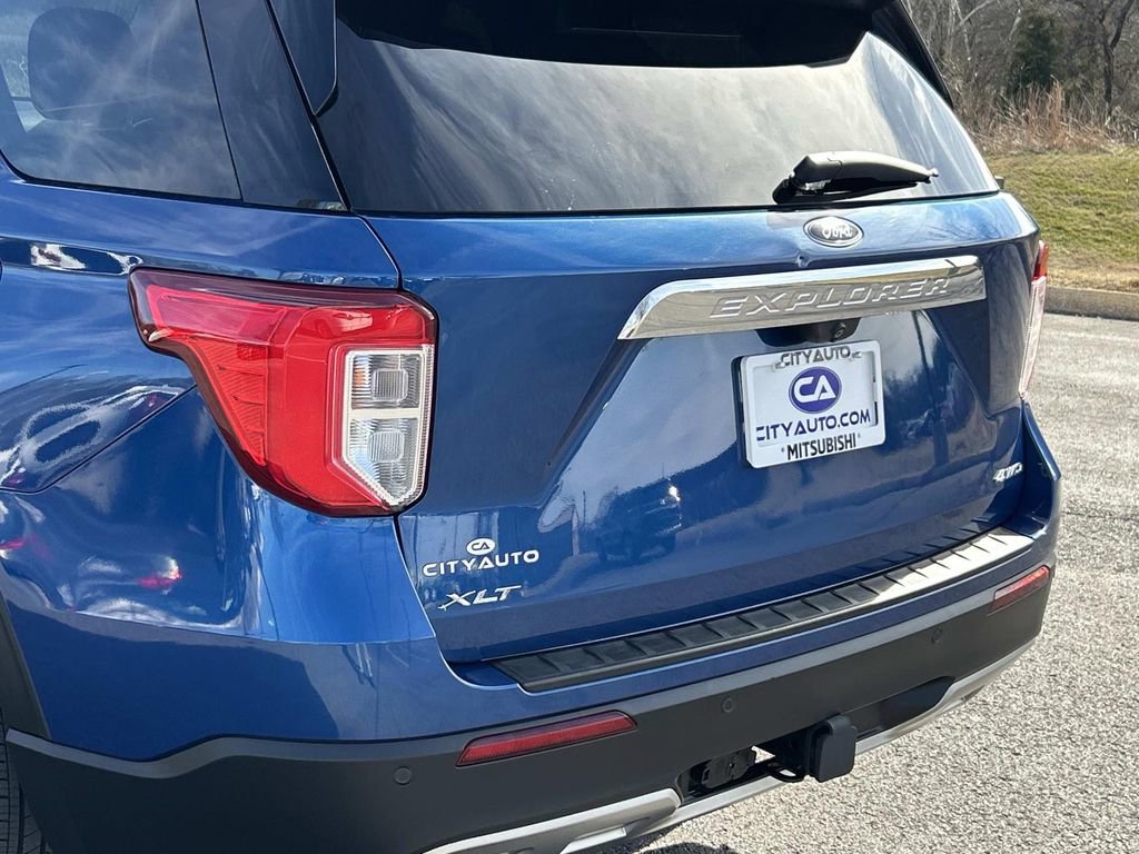 Used 2021 Ford Explorer XLT w/ Equipment Group 202A image 12