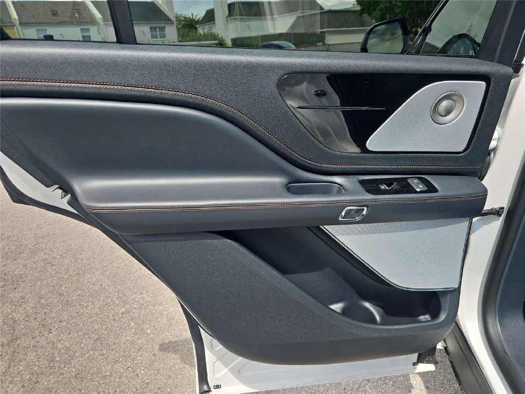 New 2026 Lincoln Aviator Black Label w/ Black Label Special Edition AWD/4WD image 10