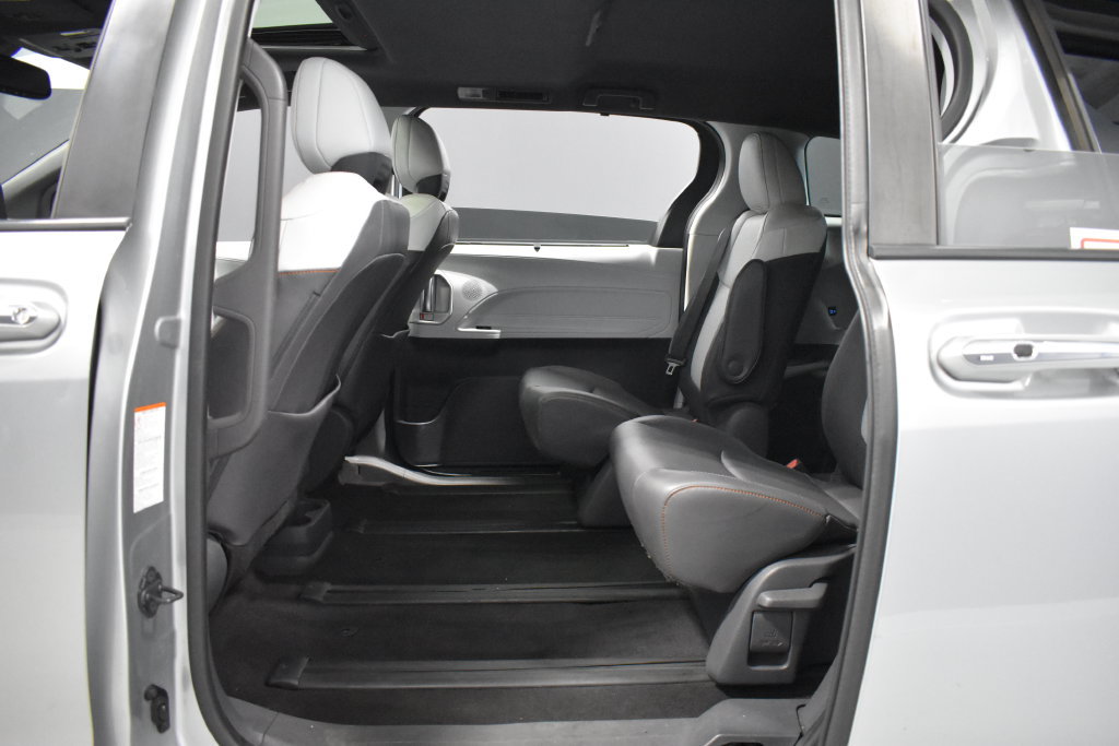 Used 2021 Toyota Sienna XSE AWD/4WD image 38