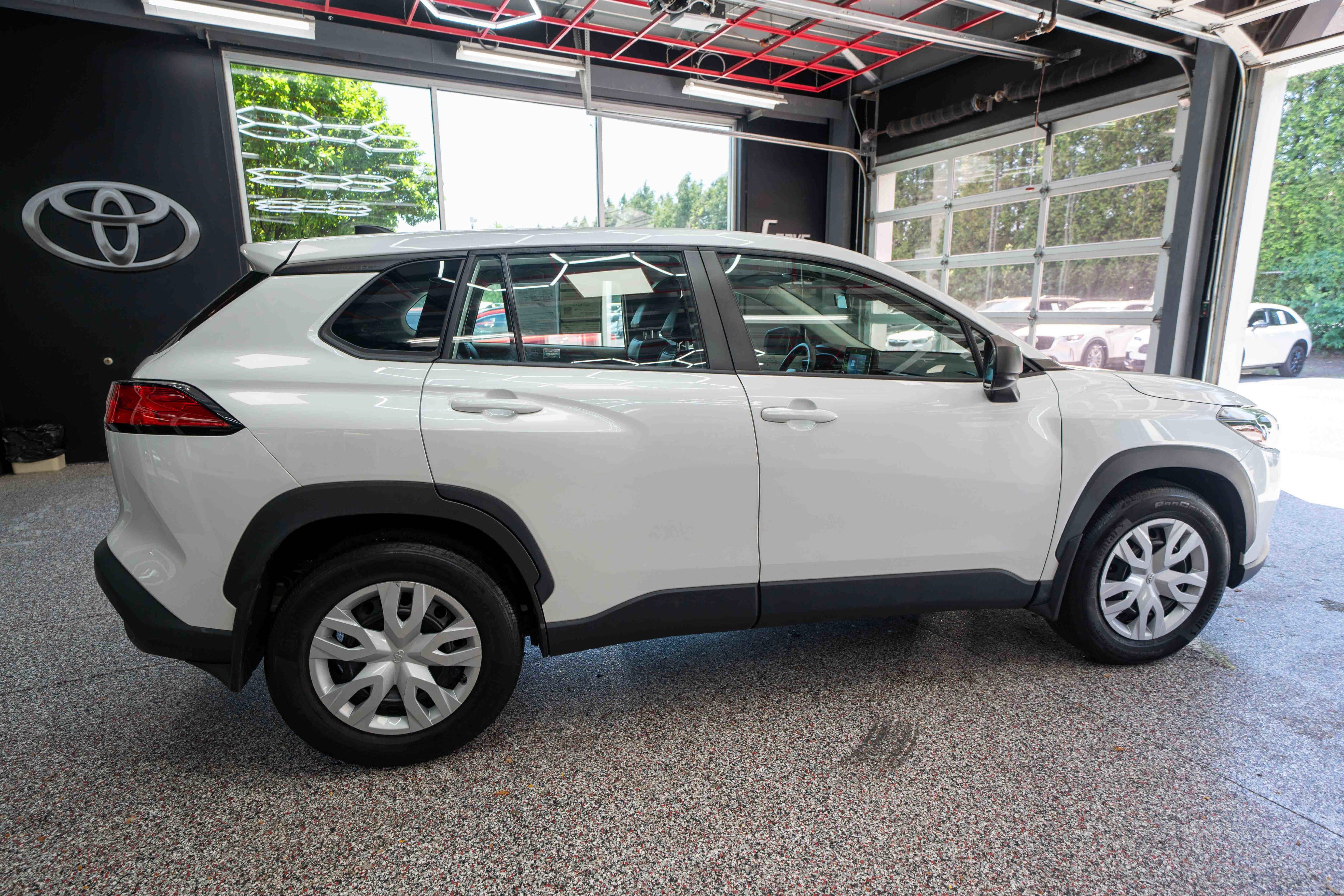 Used 2022 Toyota Corolla Cross L AWD/4WD image 4