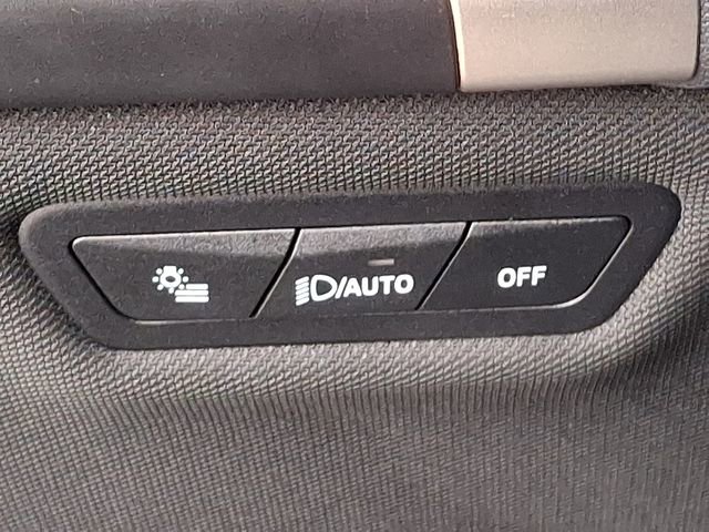 Used 2024 BMW iX xDrive50 w/ Premium Package image 33