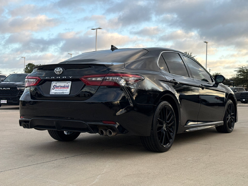 Used 2022 Toyota Camry XSE FWD image 8