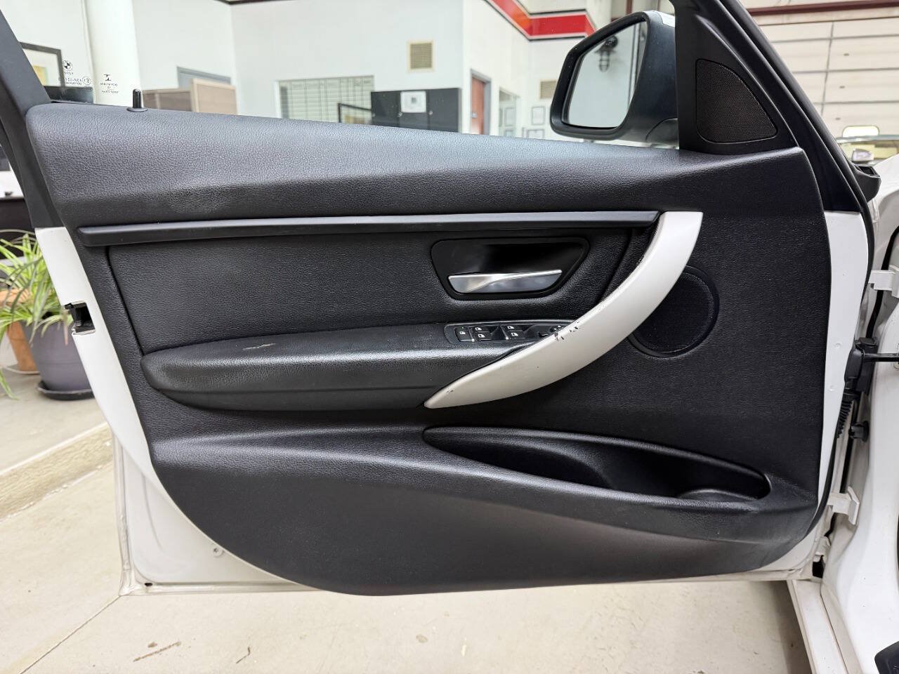 Used 2016 BMW 320i xDrive Sedan AWD/4WD image 10