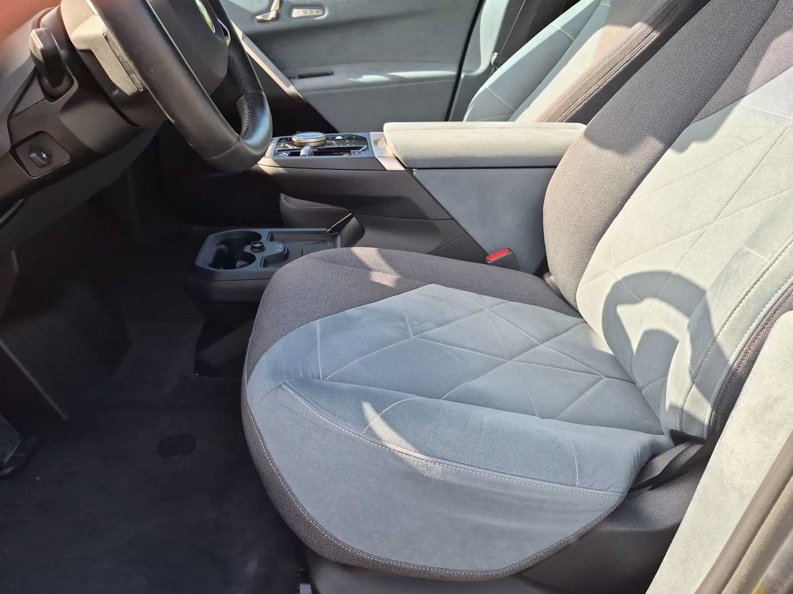 Used 2024 BMW iX xDrive50 w/ Premium Package AWD/4WD image 15