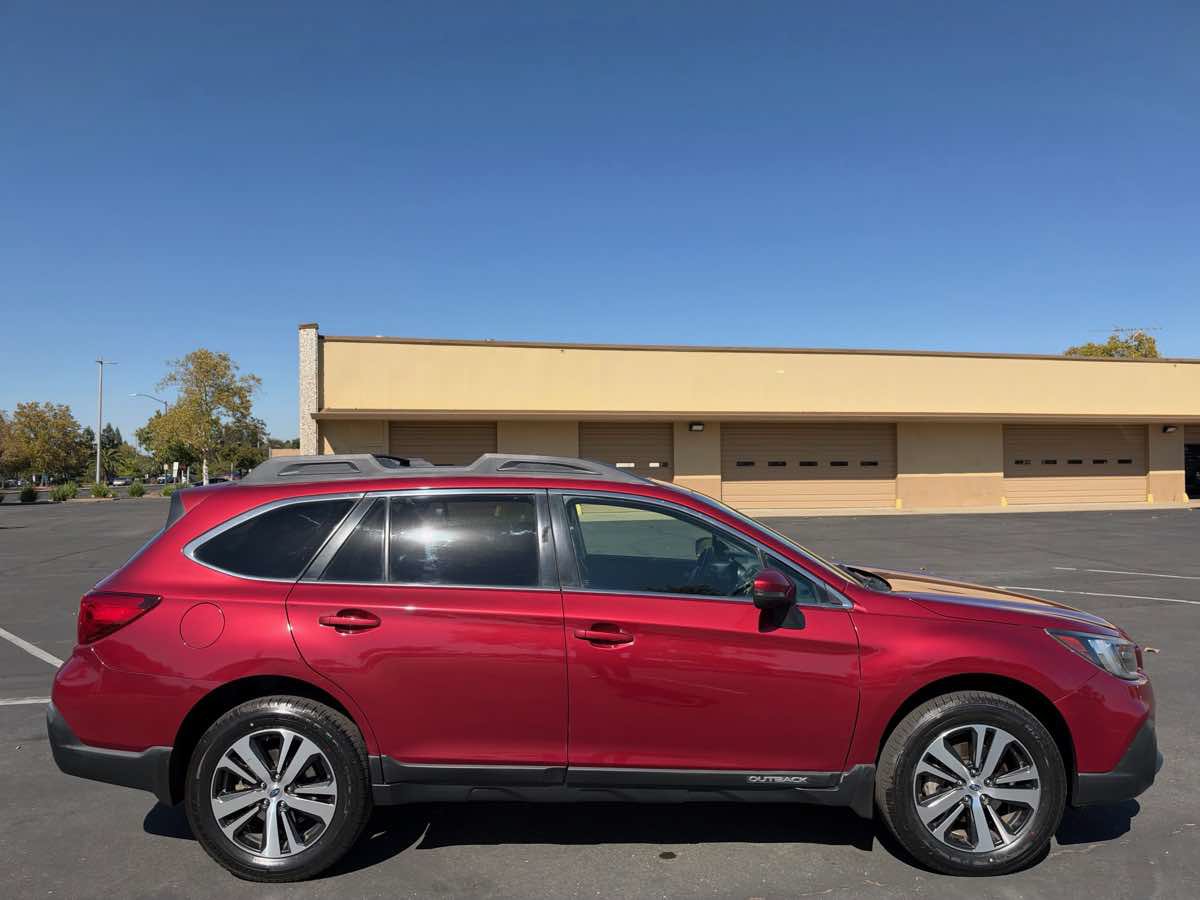 Used 2018 Subaru Outback 3.6R Limited AWD/4WD image 8