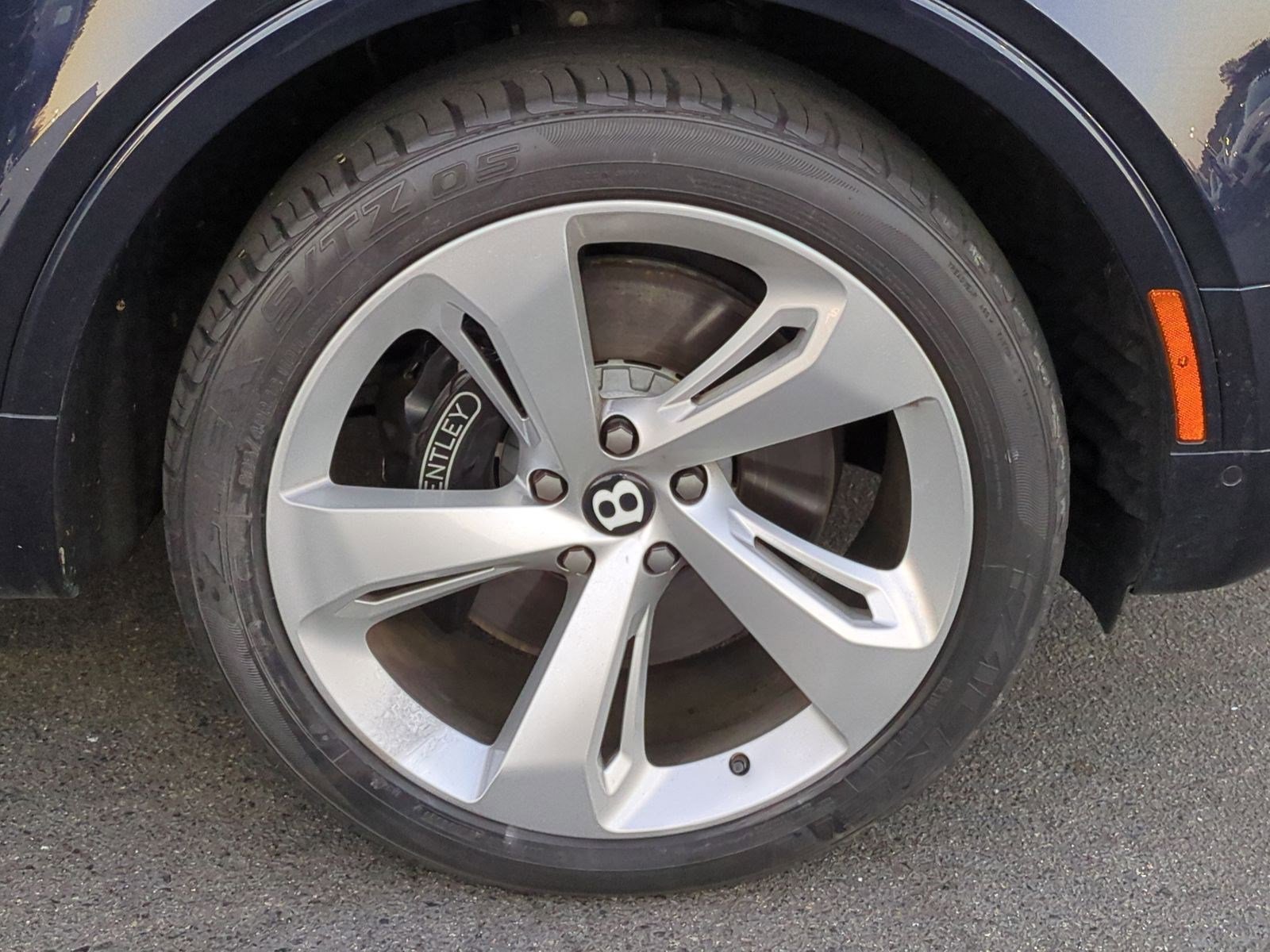 Used 2017 Bentley Bentayga image 12