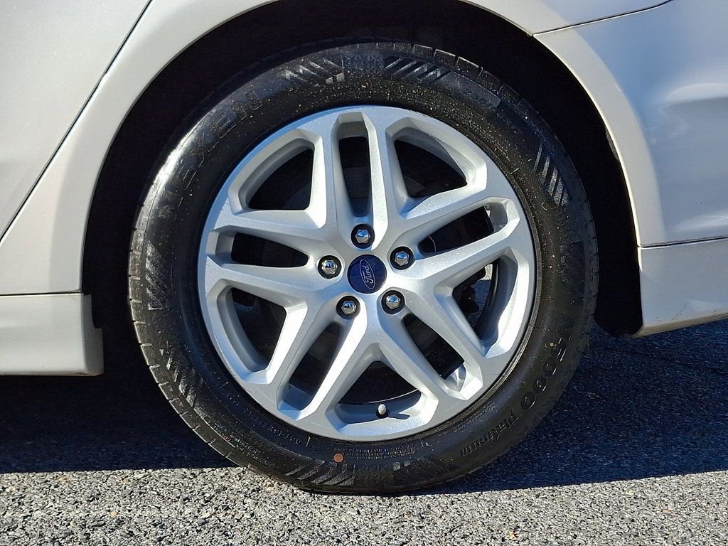 Used 2014 Ford Fusion SE w/ Equipment Group 202A image 8