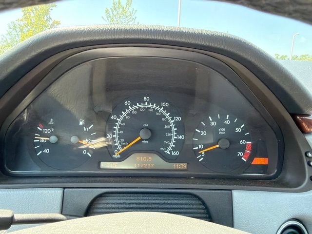 Used 1999 Mercedes-Benz E 320 4MATIC Sedan image 36