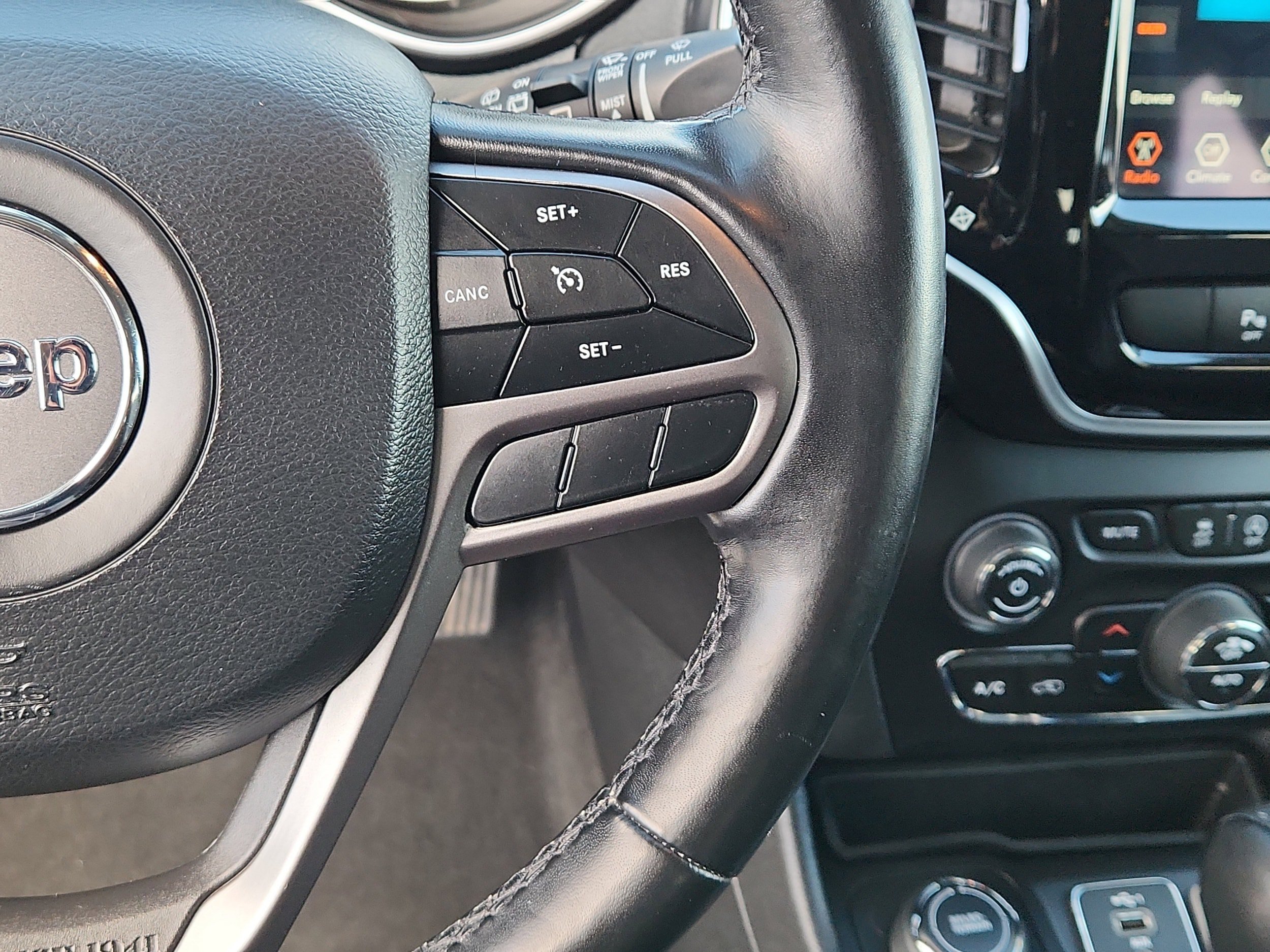Used 2020 Jeep Cherokee Limited AWD/4WD image 17