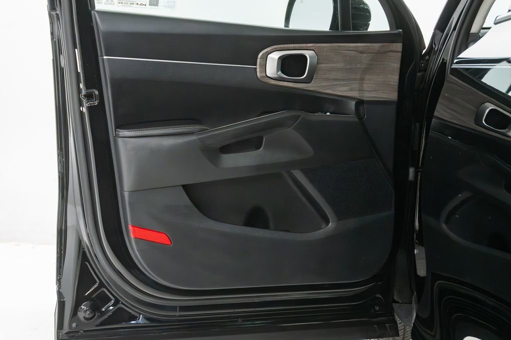 Certified 2022 Kia Sorento S w/ Panoramic Sunroof Package AWD/4WD image 9