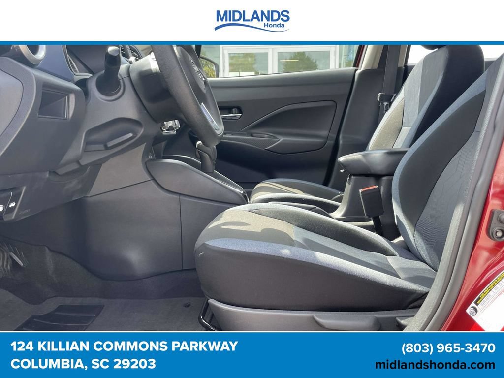 Used 2025 Nissan Versa SV FWD image 13