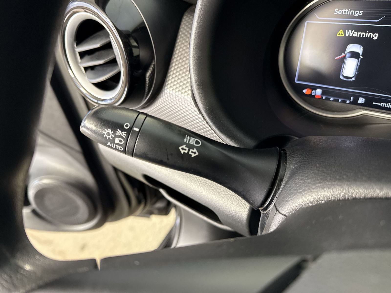 Certified 2020 Nissan Kicks SV image 17