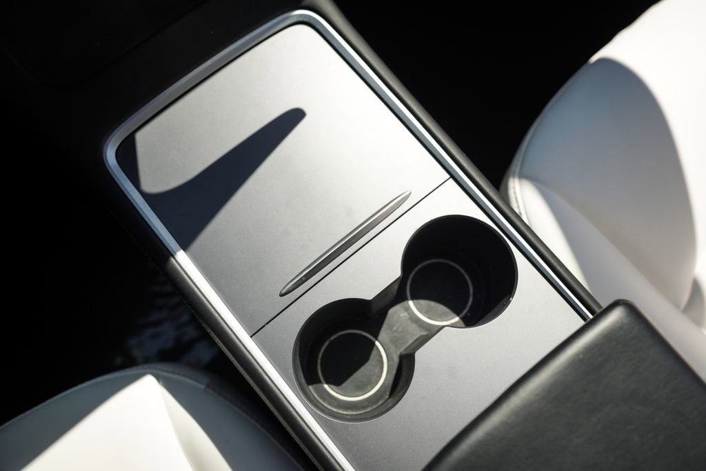 Used 2021 Tesla Model Y Long Range AWD/4WD image 28