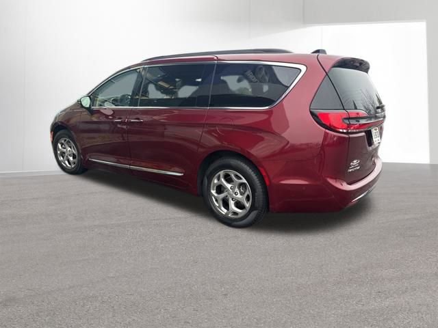 Used 2023 Chrysler Pacifica Limited image 4