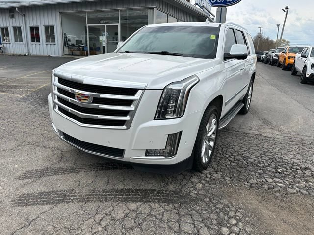 Used 2019 Cadillac Escalade Luxury AWD/4WD image 9
