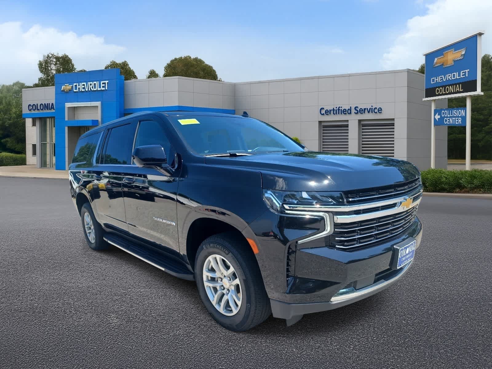 Used 2024 Chevrolet Suburban LT AWD/4WD image 2