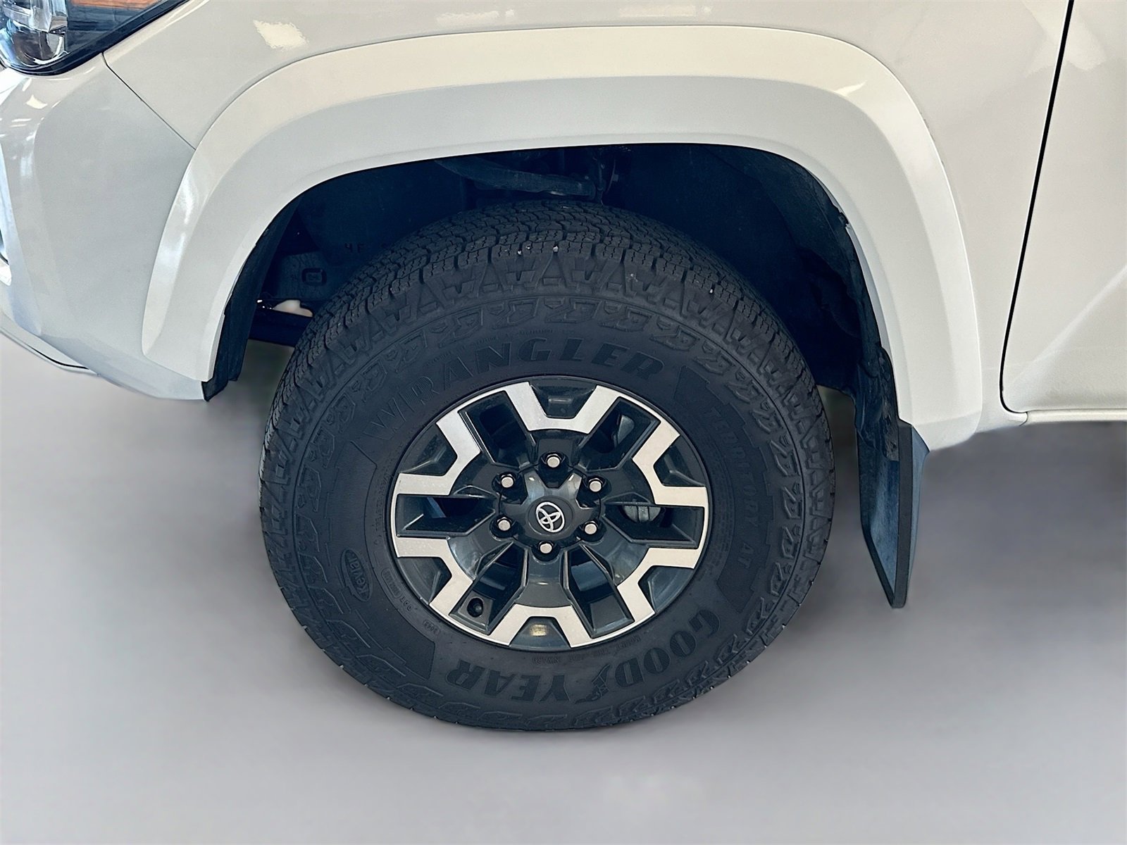 Used 2020 Toyota Tacoma Limited image 32