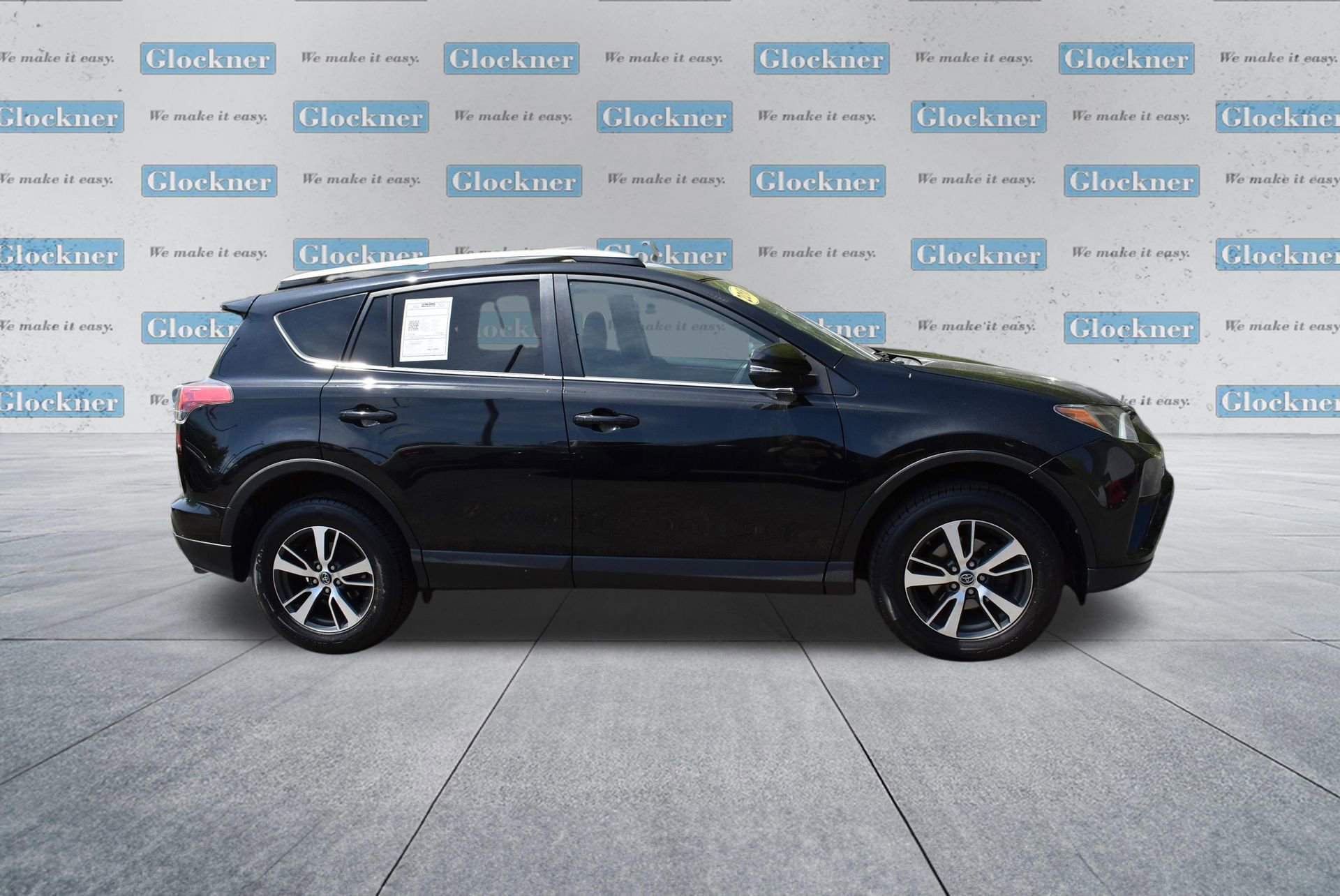 Used 2018 Toyota RAV4 XLE w/ Plus Extra Value Package AWD/4WD image 4