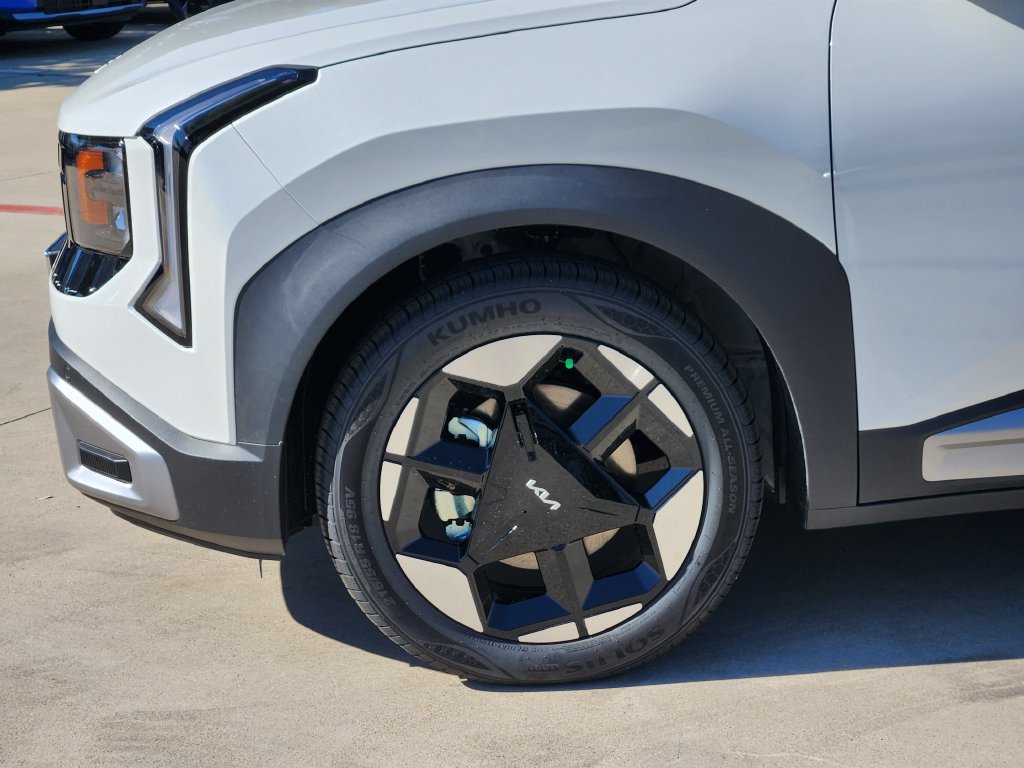 New 2027 Kia Seltos S FWD image 7