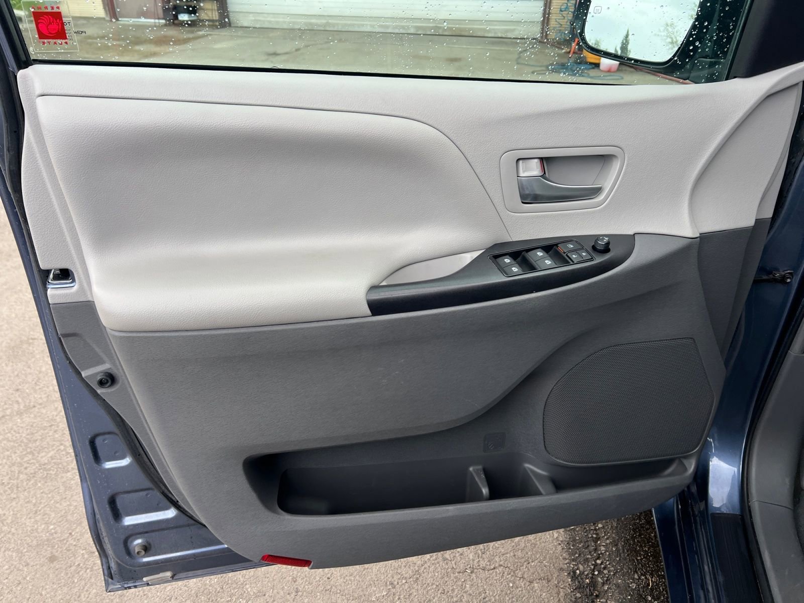 Used 2017 Toyota Sienna LE FWD image 19