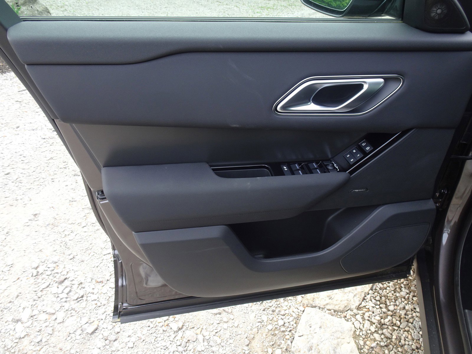 New 2025 Land Rover Range Rover Velar Dynamic SE image 18