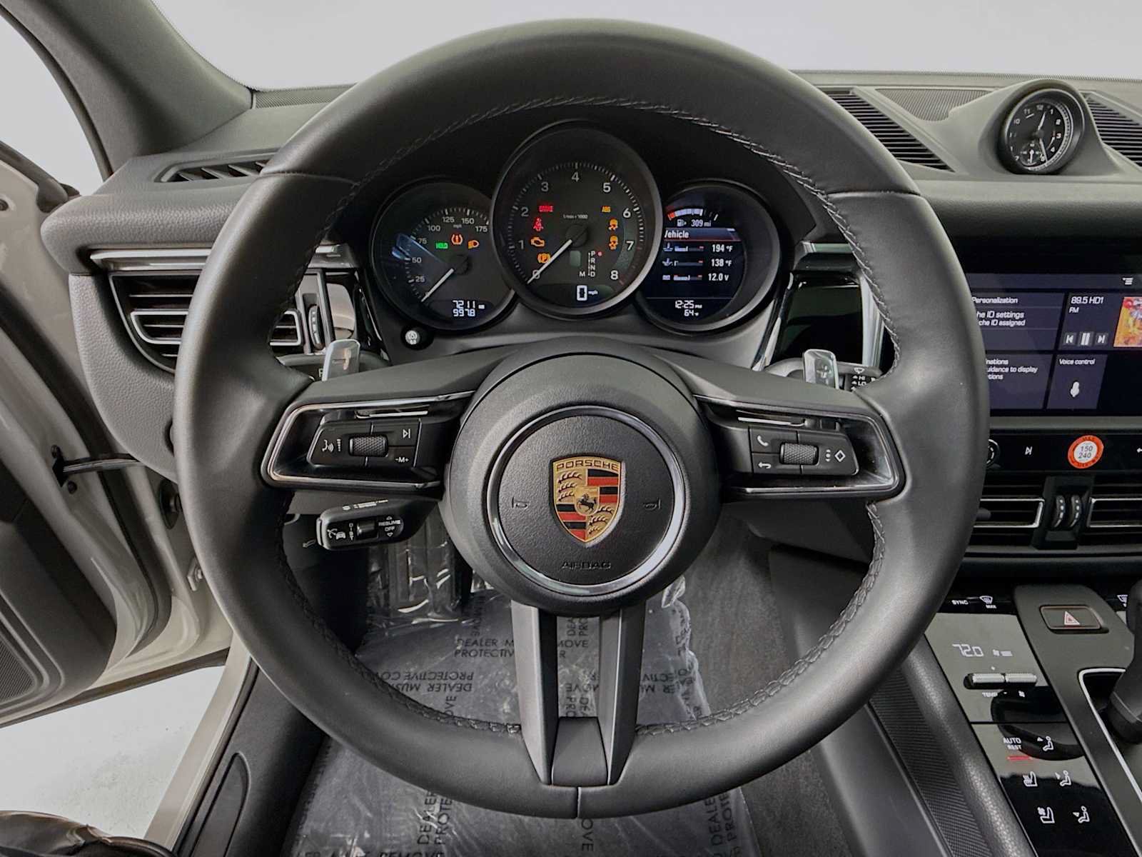 Certified 2025 Porsche Macan AWD/4WD image 15