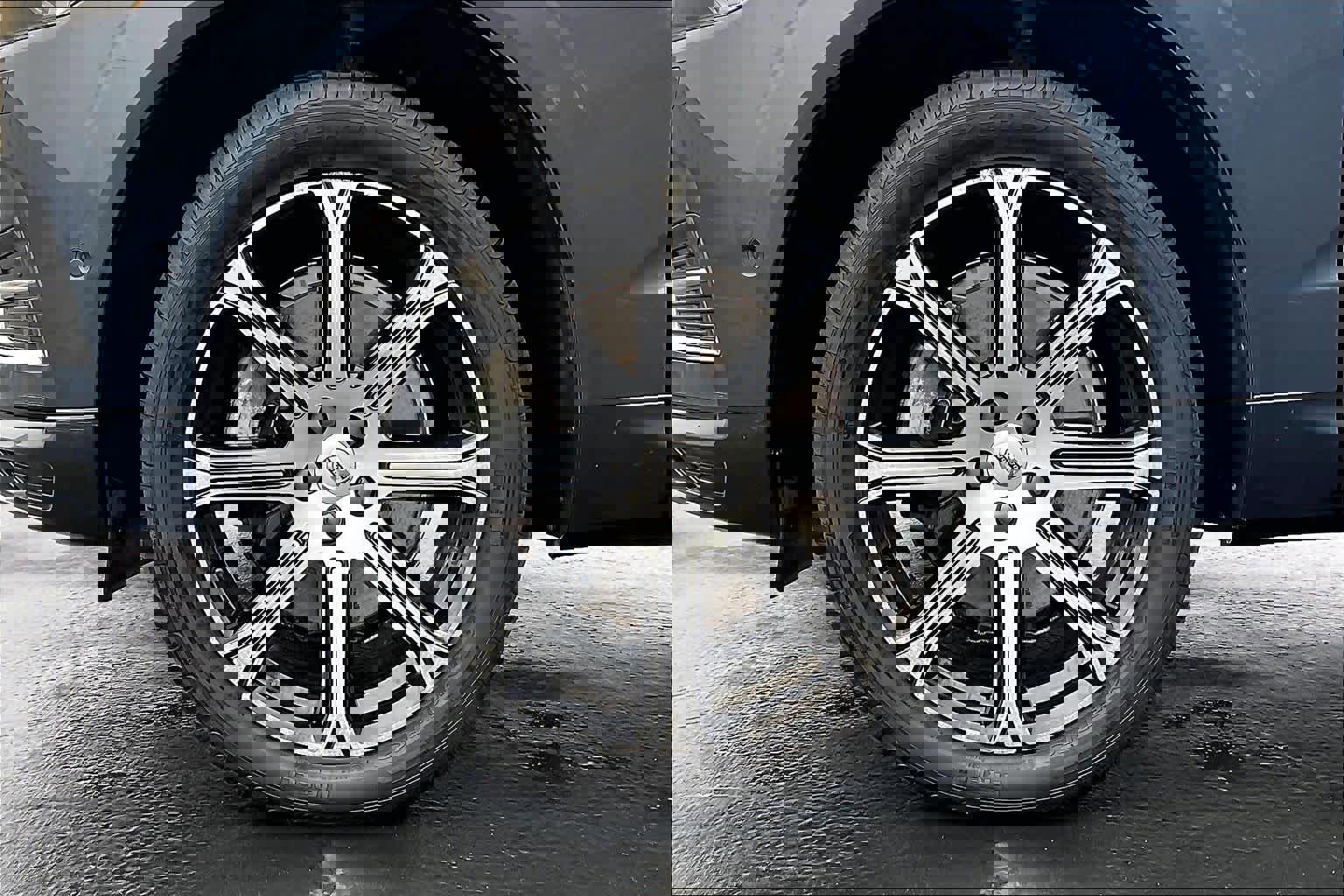 Used 2018 Volvo XC60 T8 Inscription w/ Advanced Package image 12