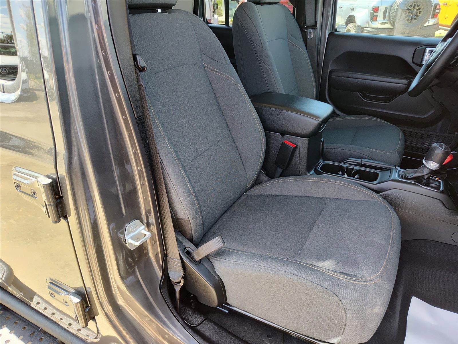 Used 2025 Jeep Gladiator Sport image 21