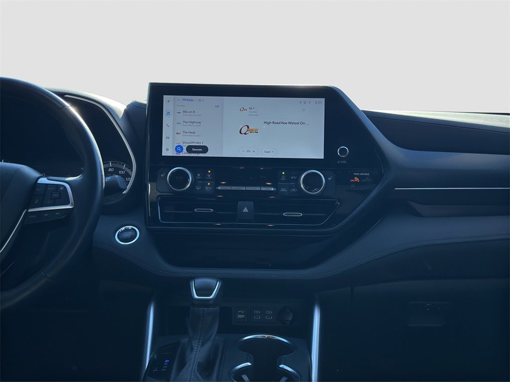 Used 2023 Toyota Highlander L image 14