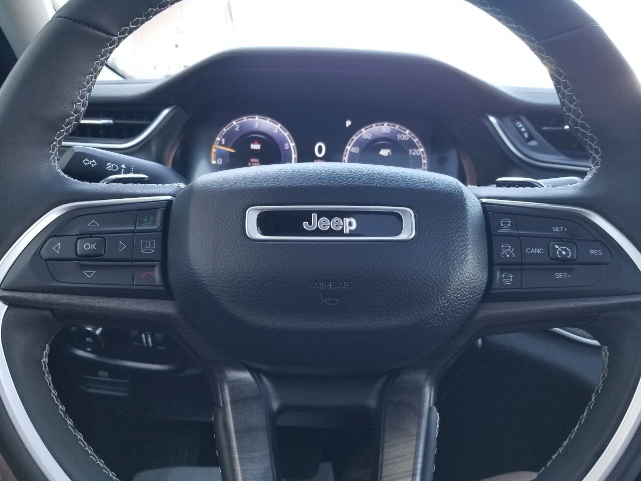 Certified 2024 Jeep Grand Cherokee Limited w/ Luxury Tech Group II image 29