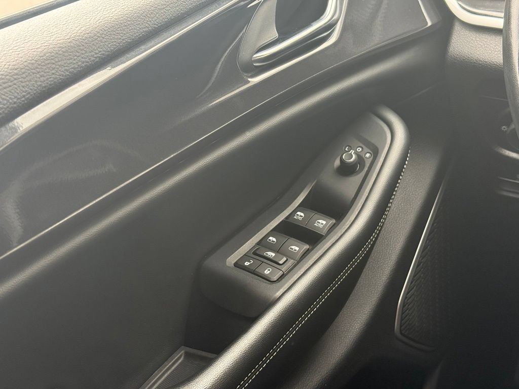 Used 2021 Jeep Grand Cherokee L Laredo w/ Luxury Tech Group I AWD/4WD image 9