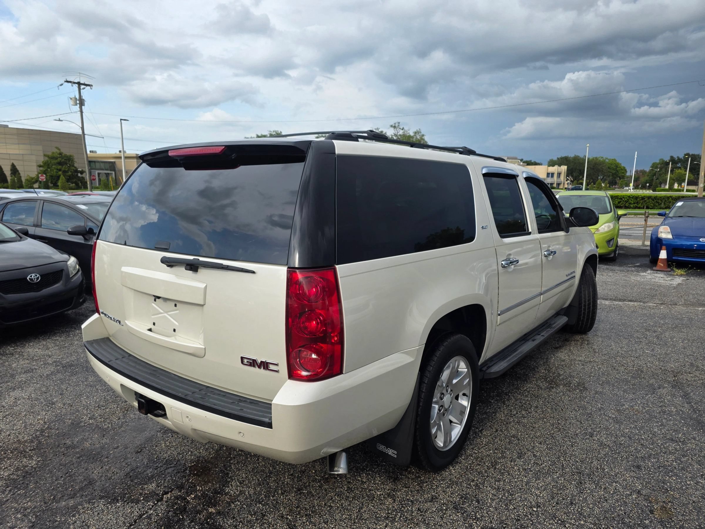 Used 2012 GMC Yukon XL SLT w/ Regional Value Package RWD image 7