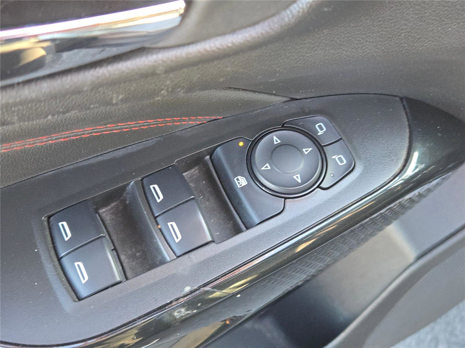 Used 2024 Chevrolet Trax RS w/ Sunroof Package image 22