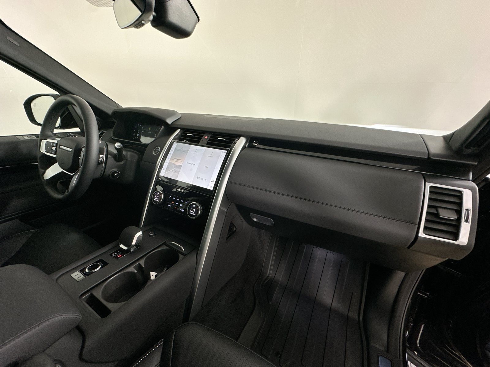 New 2026 Land Rover Discovery S AWD/4WD image 45