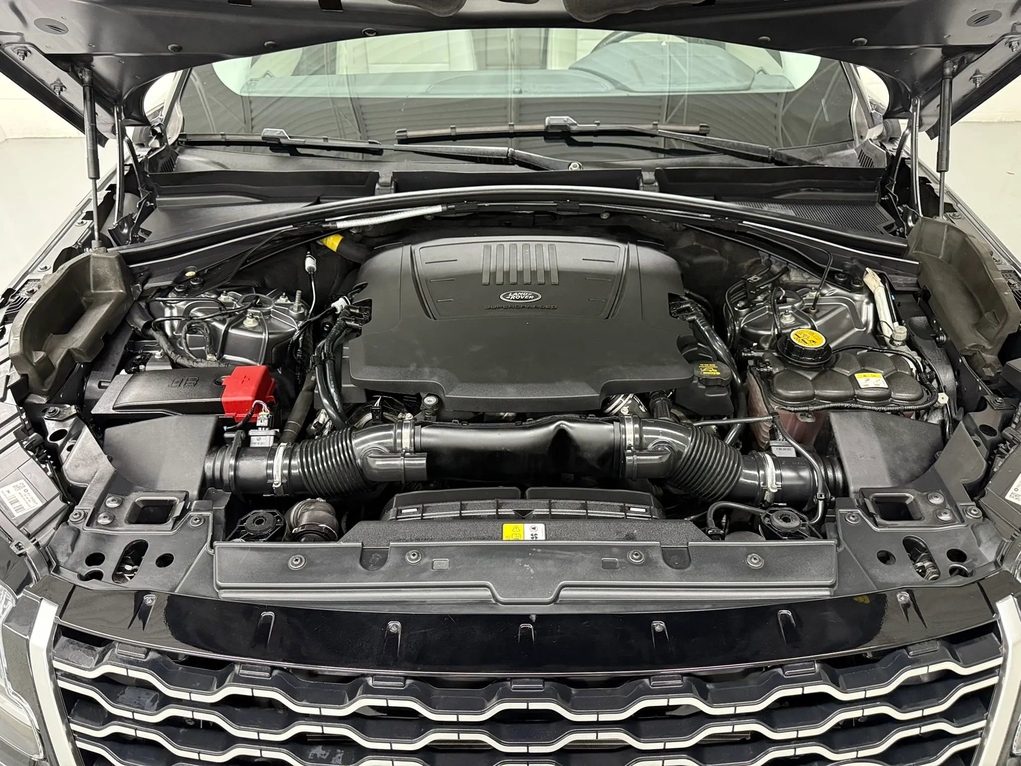 Used 2018 Land Rover Range Rover Velar R-Dynamic SE image 68