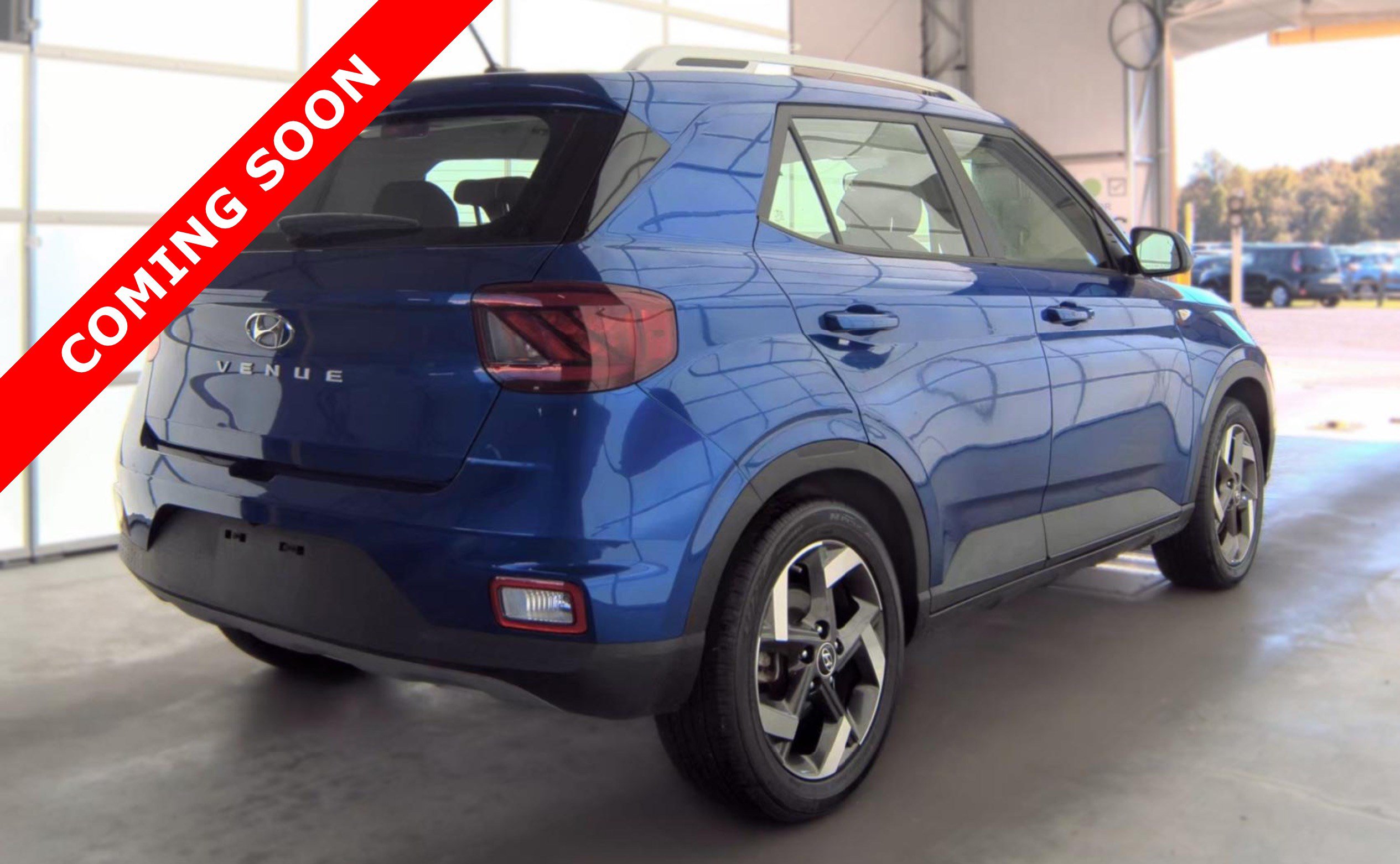 Used 2023 Hyundai Venue Limited w/ Cargo Package FWD image 4