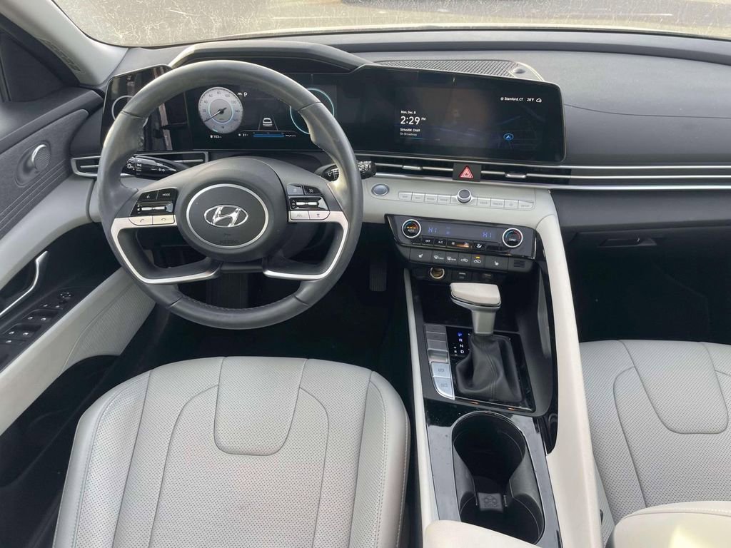 Used 2023 Hyundai Elantra Limited image 13