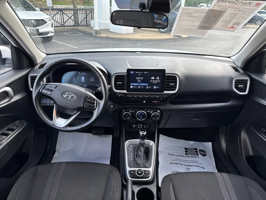 Used 2026 Hyundai Venue SEL FWD image 17