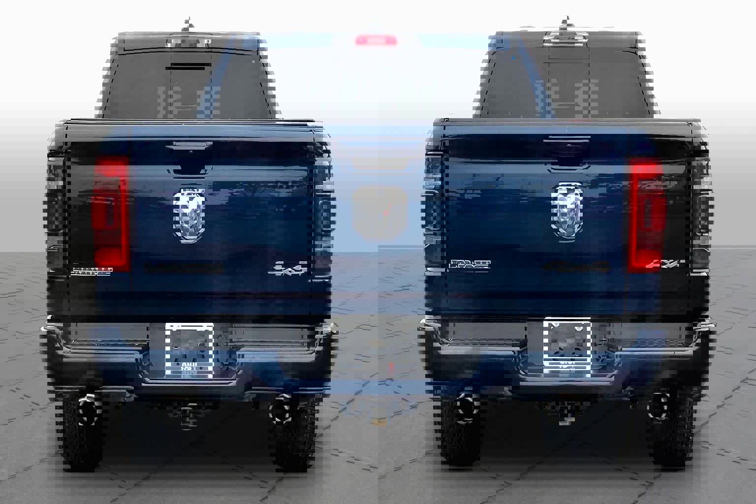 Used 2023 RAM 1500 Laramie AWD/4WD image 5