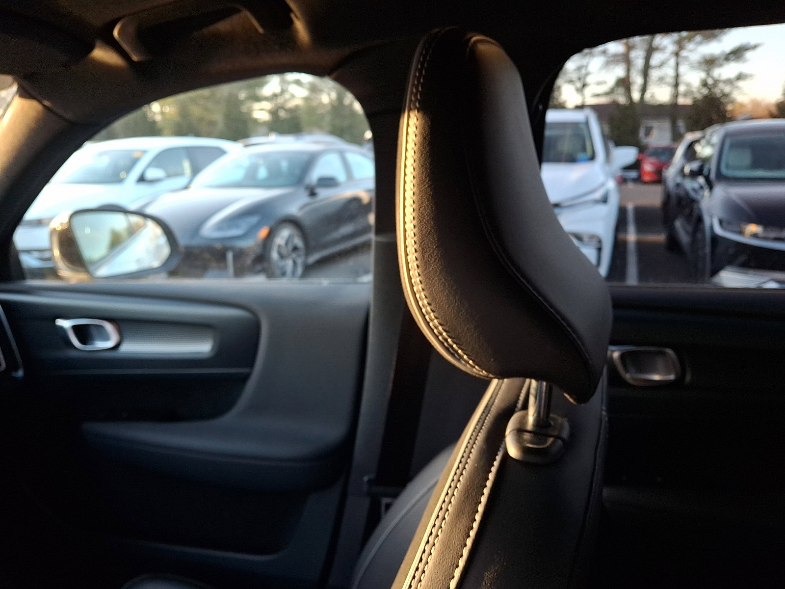 Used 2021 Volvo XC40 T5 R-Design w/ Climate Package image 17