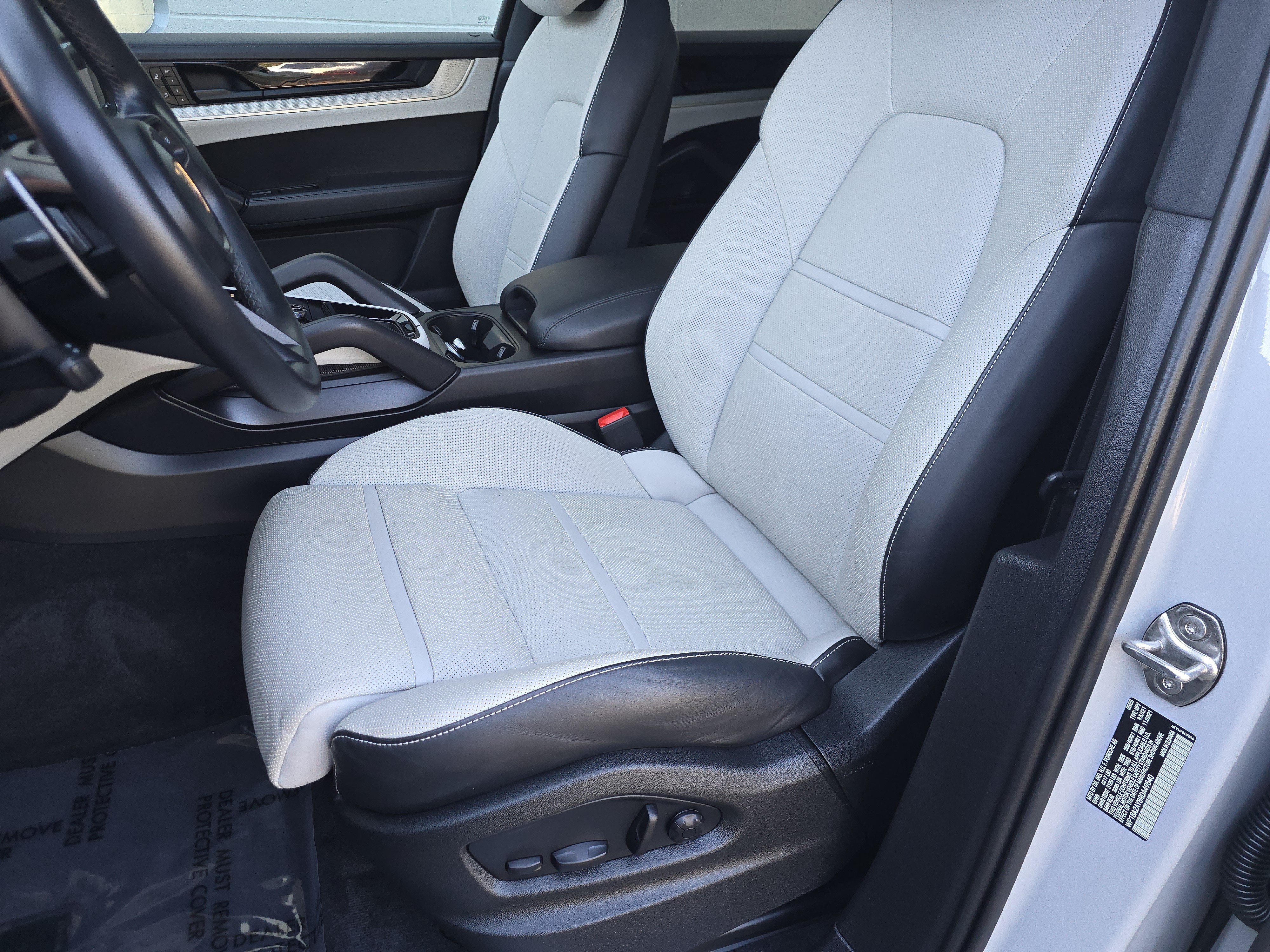 Certified 2024 Porsche Cayenne Coupe AWD/4WD image 5