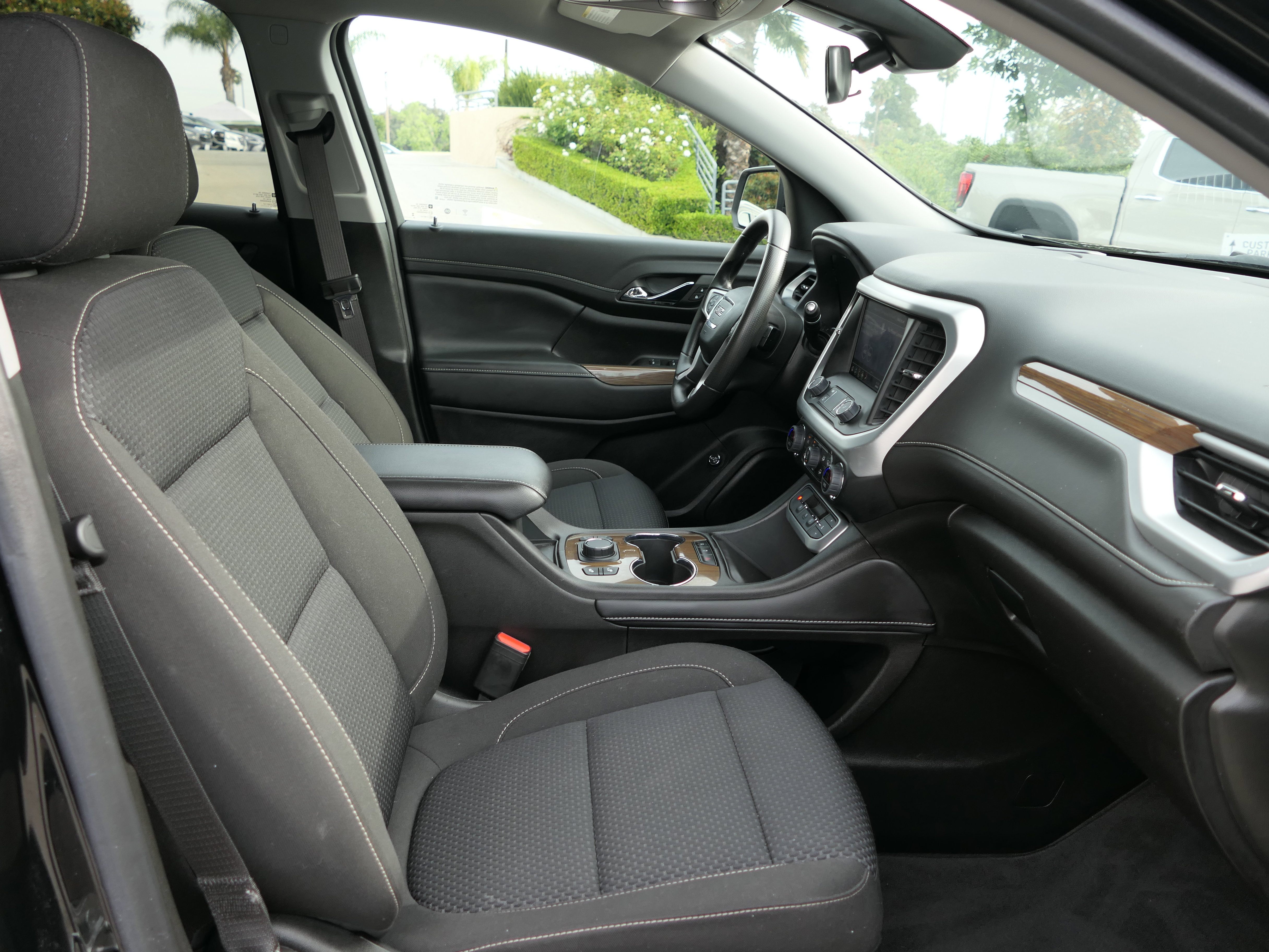 Used 2023 GMC Acadia SLE w/ Driver Convenience Package FWD image 27