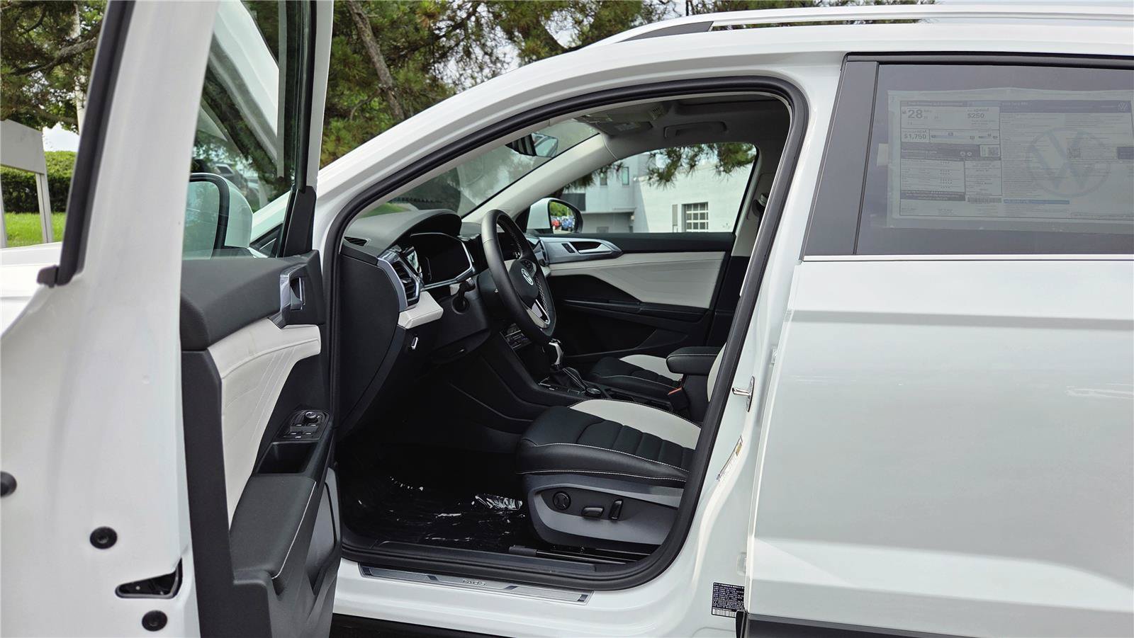 New 2026 Volkswagen Taos SEL AWD/4WD image 13