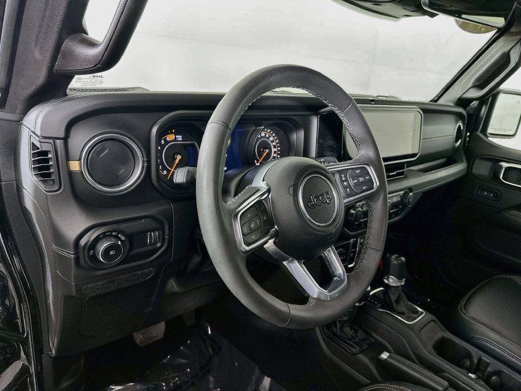 Certified 2025 Jeep Wrangler Unlimited Sahara AWD/4WD image 17