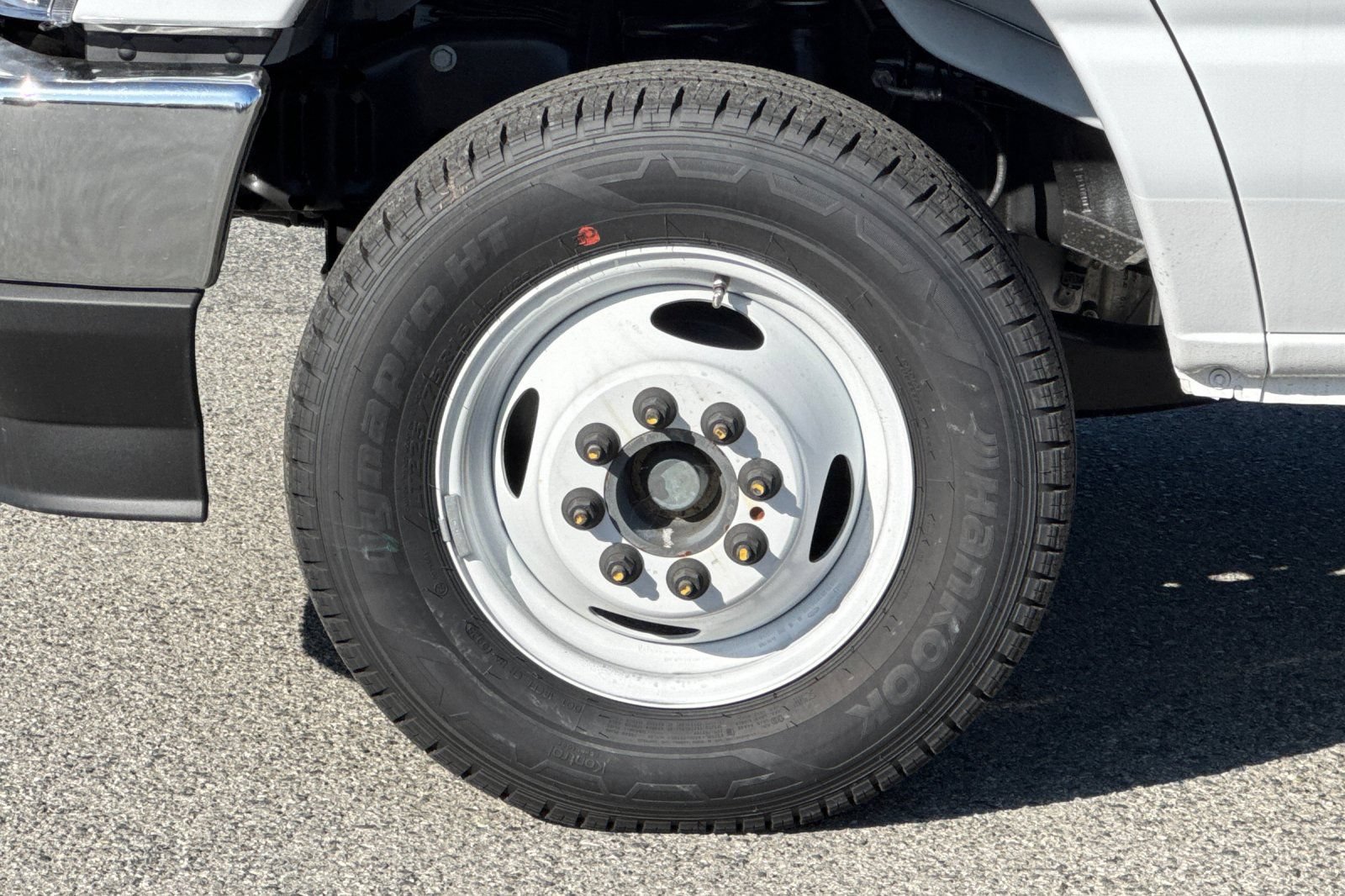 New 2026 Ford E-450 and Econoline 450 Super Duty w/ Interior Upgrade Package RWD image 28